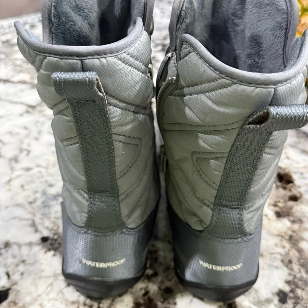 Columbia Thermolite Boots woman’s size 7